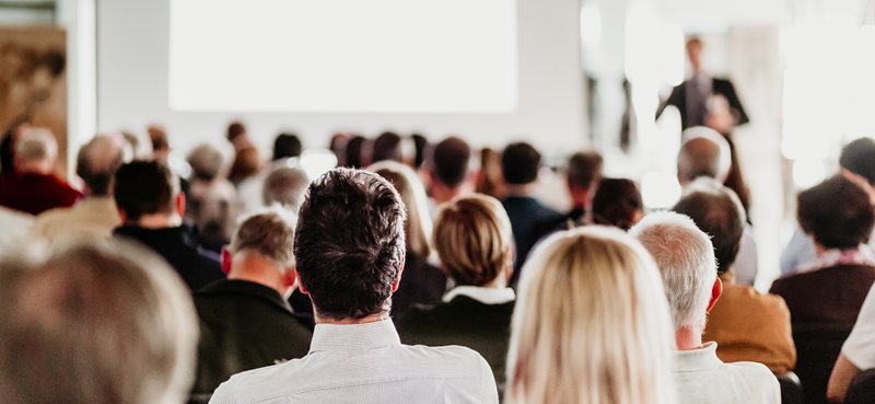 Stratégie de prospection commerciale : Interne ou externe ? Un choix décisif